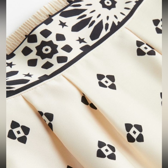 H&M Wide Leg Beige and Black Printed Pants - Picture 2 of 4